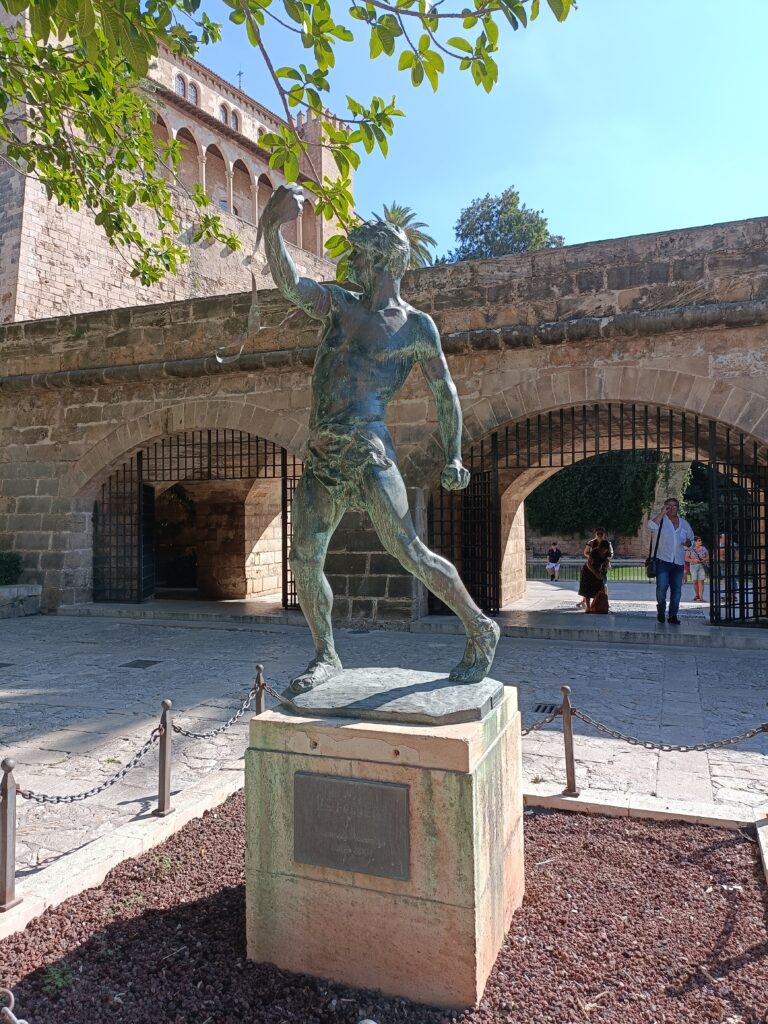 Fototour Teilnehmerzahl min.2 Pax max. 15 Pax Montag, Dienstag, Mittwoch, Donnerstag, Freitag 4 Std 09:30-13:30 Kunst, Kultur, Erlebnisgastronomie, Geschichte, Abenteuer, Shopping uvm. Info & Reservierung , Anruf / WhatsApp 0034642430089