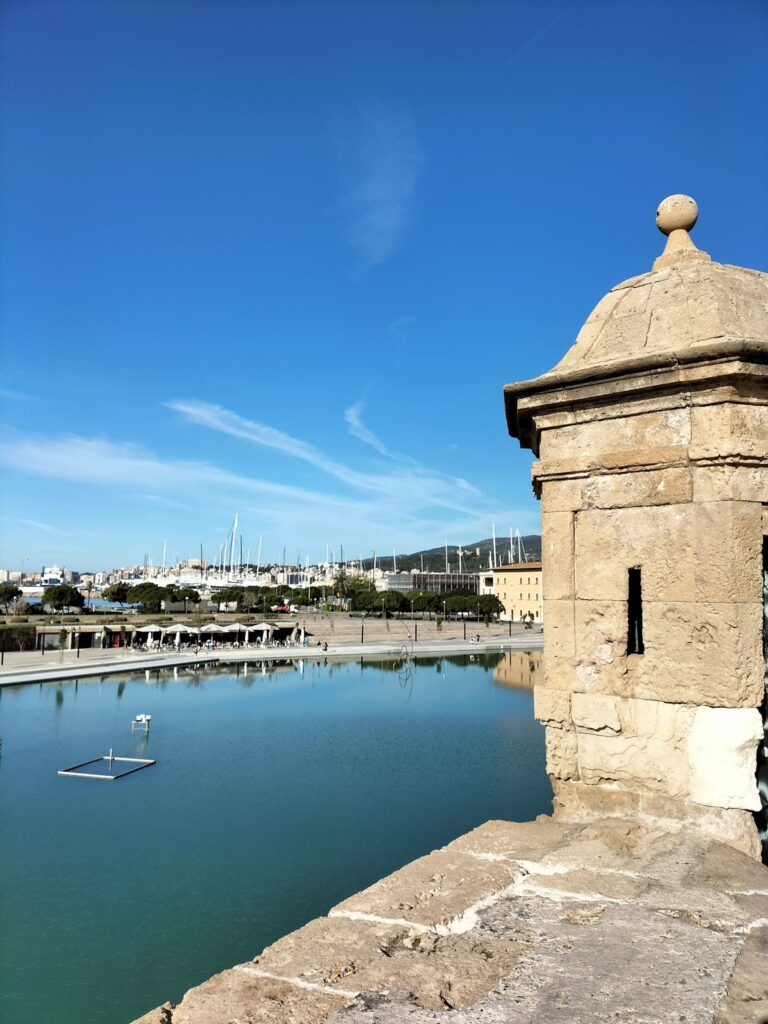 Fototour Teilnehmerzahl min.2 Pax max. 15 Pax Montag, Dienstag, Mittwoch, Donnerstag, Freitag 4 Std 09:30-13:30 Kunst, Kultur, Erlebnisgastronomie, Geschichte, Abenteuer, Shopping uvm. Info & Reservierung , Anruf / WhatsApp 0034642430089