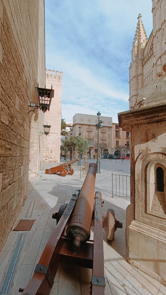 Fototour Teilnehmerzahl min.2 Pax max. 15 Pax Montag, Dienstag, Mittwoch, Donnerstag, Freitag 4 Std 09:30-13:30 Kunst, Kultur, Erlebnisgastronomie, Geschichte, Abenteuer, Shopping uvm. Info & Reservierung , Anruf / WhatsApp 0034642430089