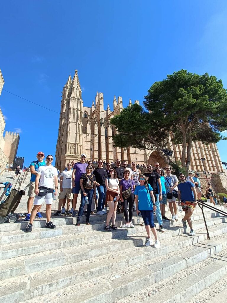 Fototour Teilnehmerzahl min.2 Pax max. 15 Pax Montag, Dienstag, Mittwoch, Donnerstag, Freitag 4 Std 09:30-13:30 Kunst, Kultur, Erlebnisgastronomie, Geschichte, Abenteuer, Shopping uvm. Info & Reservierung , Anruf / WhatsApp 0034642430089