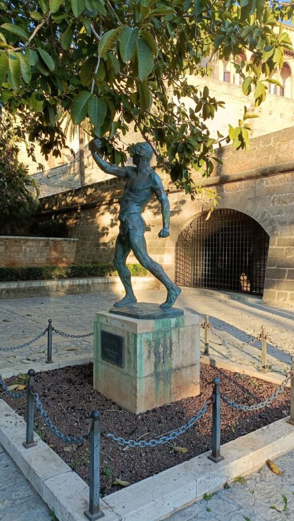 Fototour Teilnehmerzahl min.2 Pax max. 15 Pax Montag, Dienstag, Mittwoch, Donnerstag, Freitag 4 Std 09:30-13:30 Kunst, Kultur, Erlebnisgastronomie, Geschichte, Abenteuer, Shopping uvm. Info & Reservierung , Anruf / WhatsApp 0034642430089