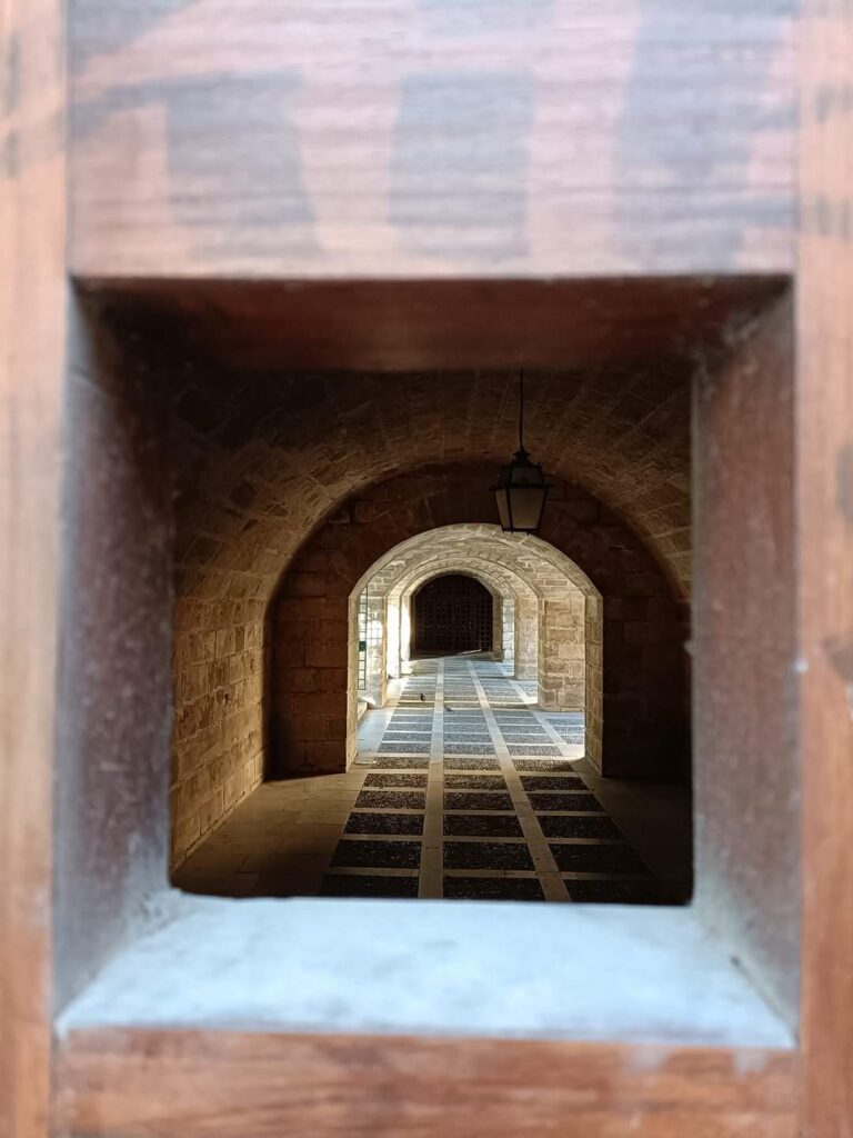 Fototour Teilnehmerzahl min.2 Pax max. 15 Pax Montag, Dienstag, Mittwoch, Donnerstag, Freitag 4 Std 09:30-13:30 Kunst, Kultur, Erlebnisgastronomie, Geschichte, Abenteuer, Shopping uvm. Info & Reservierung , Anruf / WhatsApp 0034642430089