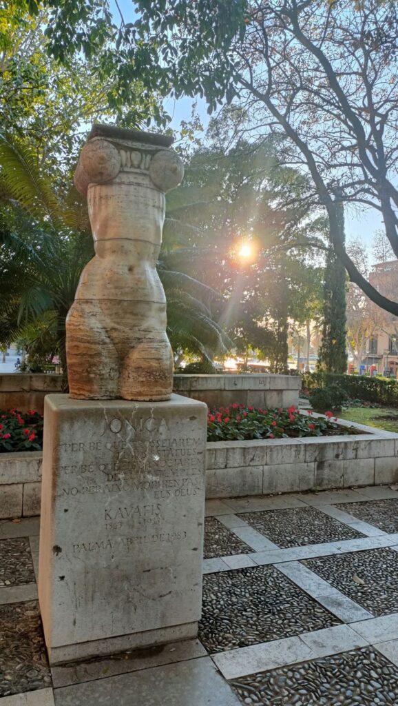 Fototour Teilnehmerzahl min.2 Pax max. 15 Pax Montag, Dienstag, Mittwoch, Donnerstag, Freitag 4 Std 09:30-13:30 Kunst, Kultur, Erlebnisgastronomie, Geschichte, Abenteuer, Shopping uvm. Info & Reservierung , Anruf / WhatsApp 0034642430089