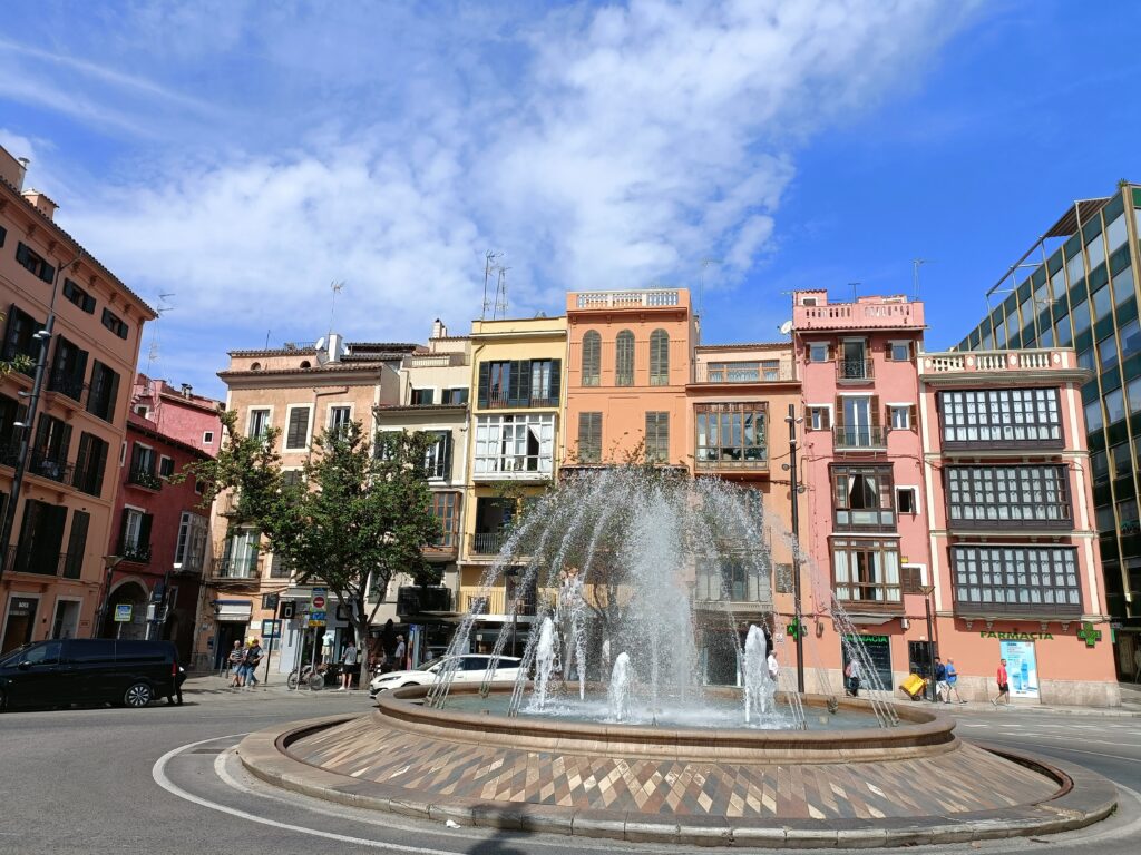 ⚡Ab Mai 2026 🧭Auf den Spuren der Piraten Mallorcas 🏴☠️ Fototour Altstadt Palma.✨ Ideal für Gäste, die die Atmosphäre der Altstadt intensiv erleben möchten.