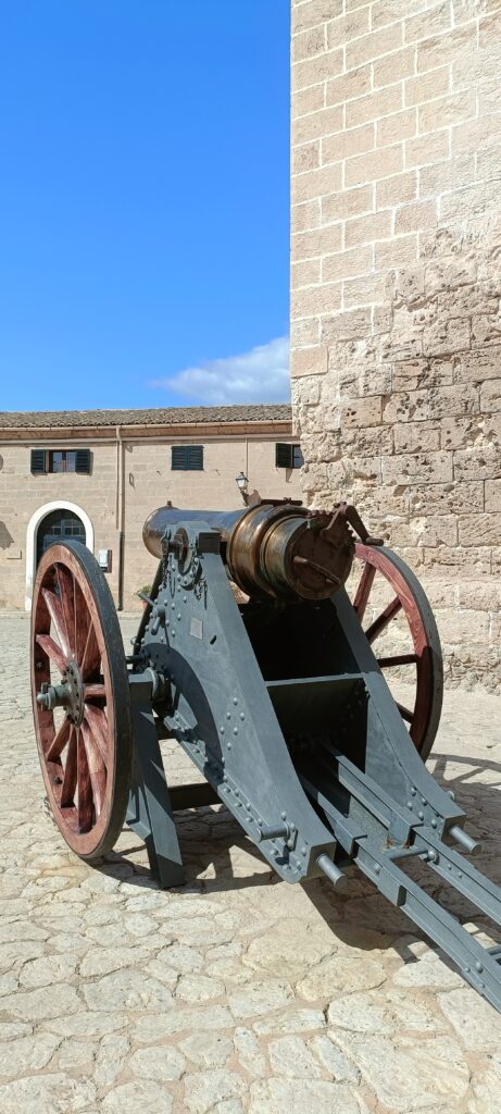 ⚡Ab Mai 2026 🧭Auf den Spuren der Piraten Mallorcas 🏴‍☠️. Castillo de San Carlos + Altstadt Palma✨ Ideal für Gäste, die Panorama, Geschichte und Fotospots kombinieren möchten.