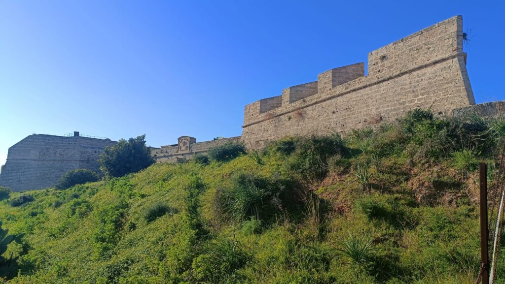 ⚡Ab Mai 2026 🧭Auf den Spuren der Piraten Mallorcas 🏴‍☠️. Castillo de San Carlos + Altstadt Palma✨ Ideal für Gäste, die Panorama, Geschichte und Fotospots kombinieren möchten.